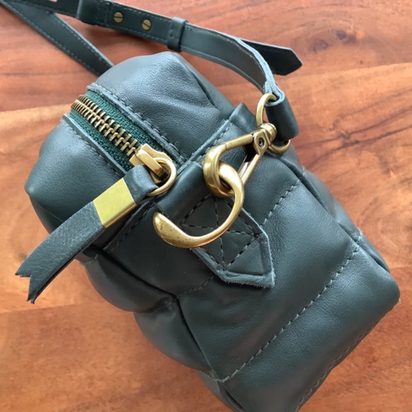 NWT Madewell Transport puffy camera bag dark palm - Picture 2 of 10
